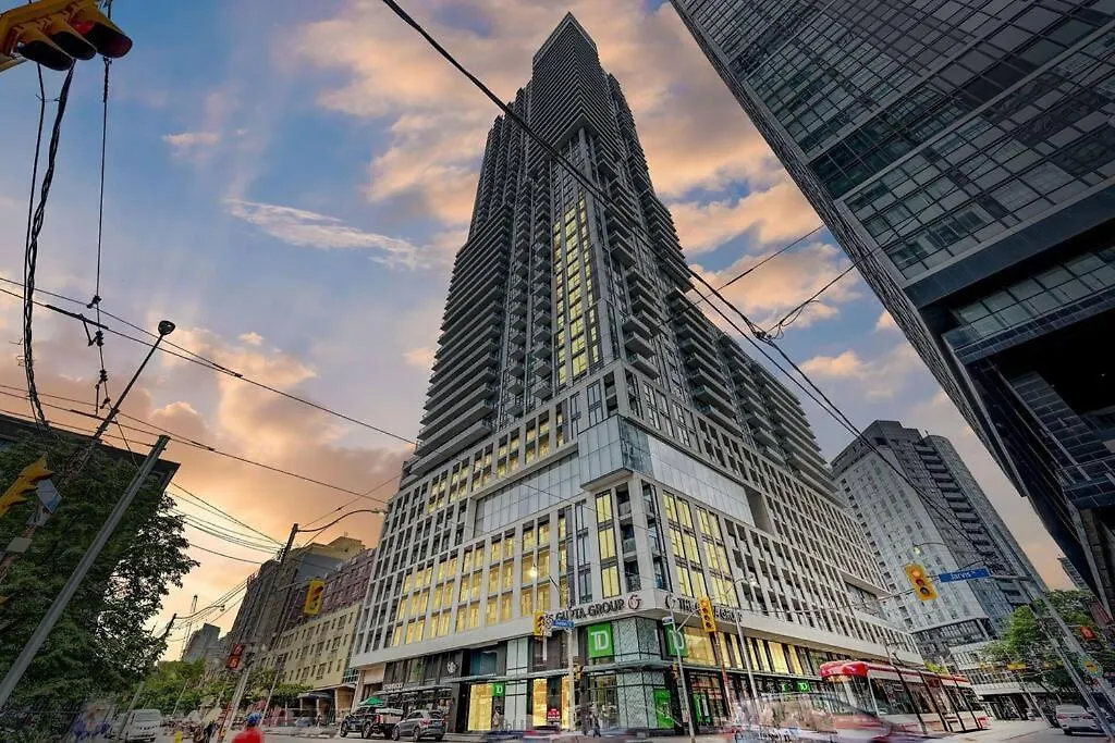 Elegant Condo Near Eaton Centre Mall Toronto